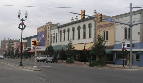 Storefronts and street lamps on the Fayetteville town square