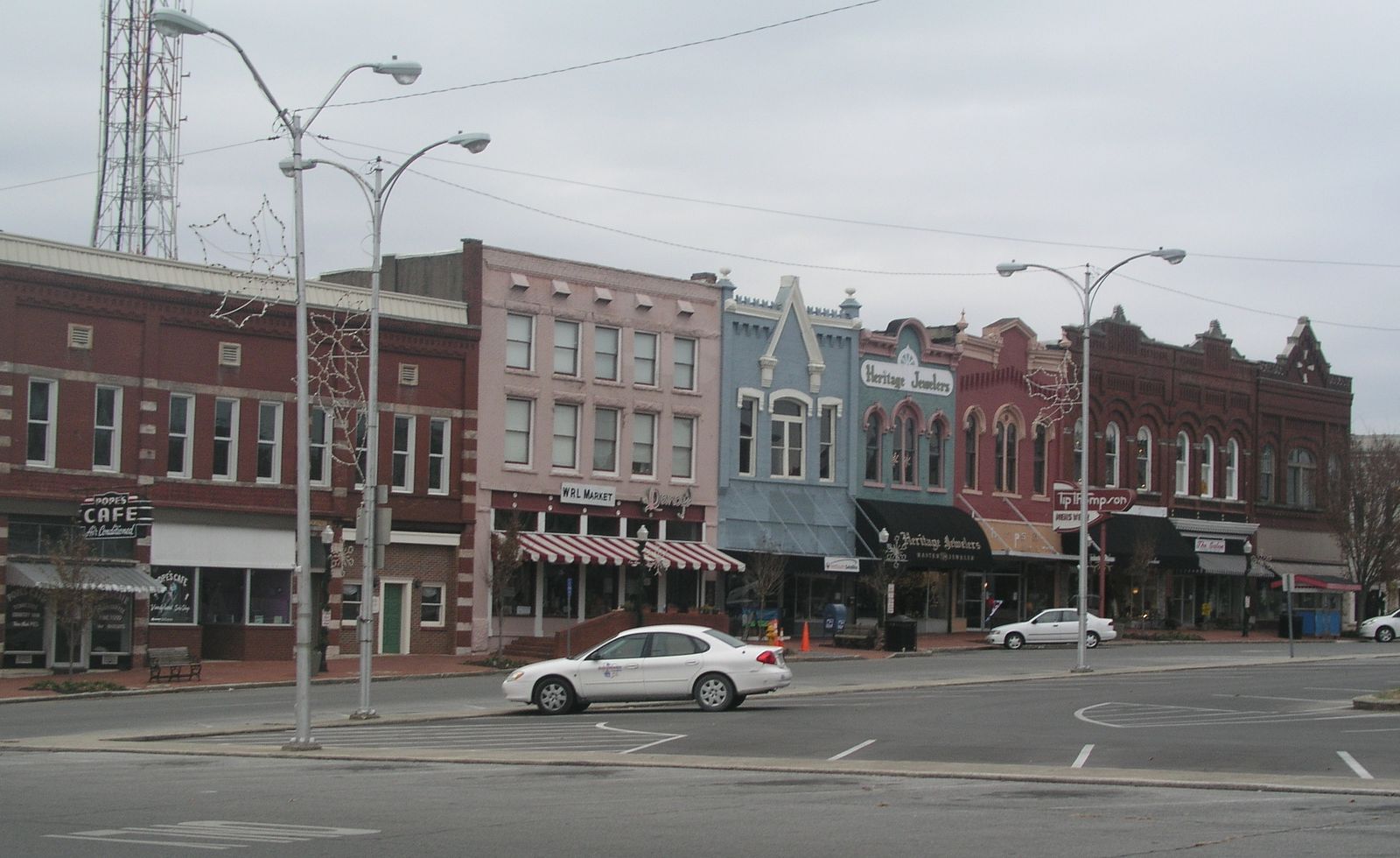 Brick storefronts around the Shelbyville courthouse square