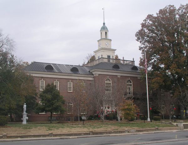 Today&rsquo;s Lincoln County Courthouse, a red brick building with white columns and a white cupola, seen across the lawn in November 2008